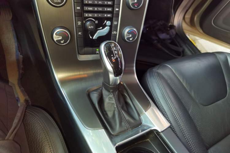 Used Volvo V60 2014 T5 Zhiyi Edition Gear Lever