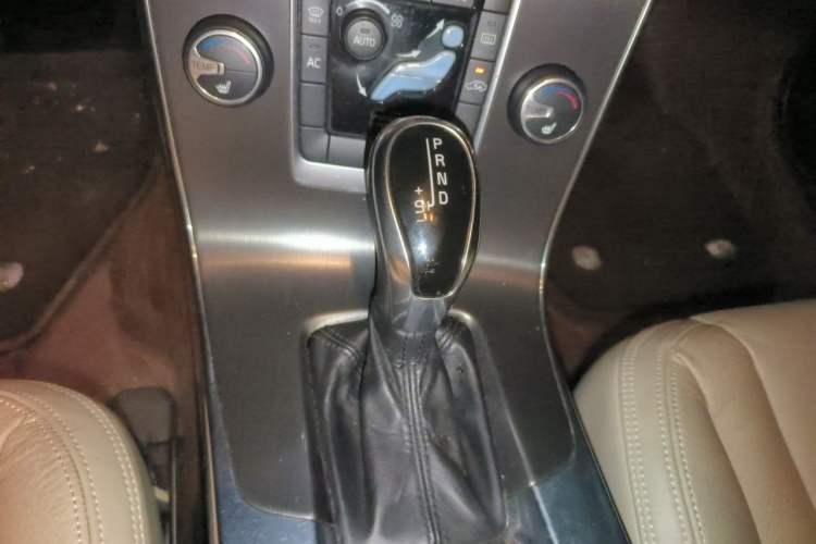 Used Volvo V60 2014 T5 Zhiyi Edition Gear Lever