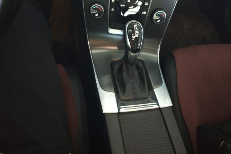 Used Volvo V60 2014 T5 Zhiyi Edition Gear Lever