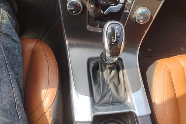 Used Volvo V60 2014 T5 Zhiya Edition Gear Lever