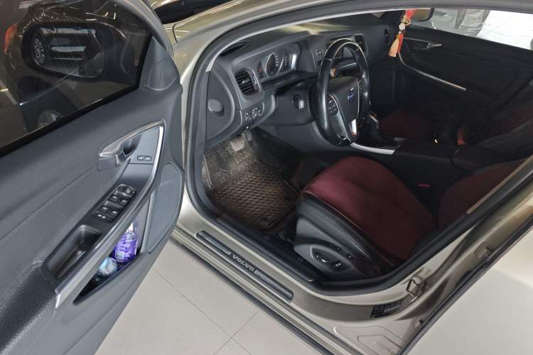 Used Volvo V60 2014 T5 Zhiyi Edition Interior 3