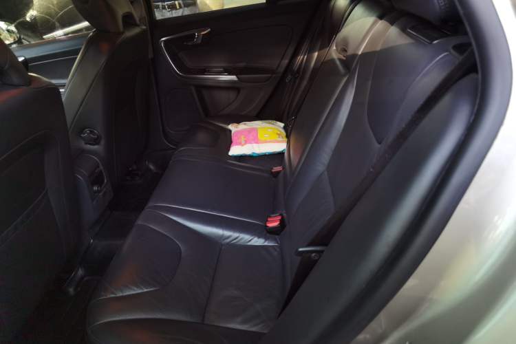 Used Volvo V60 2014 T5 Zhiyi Edition Left Rear Seat