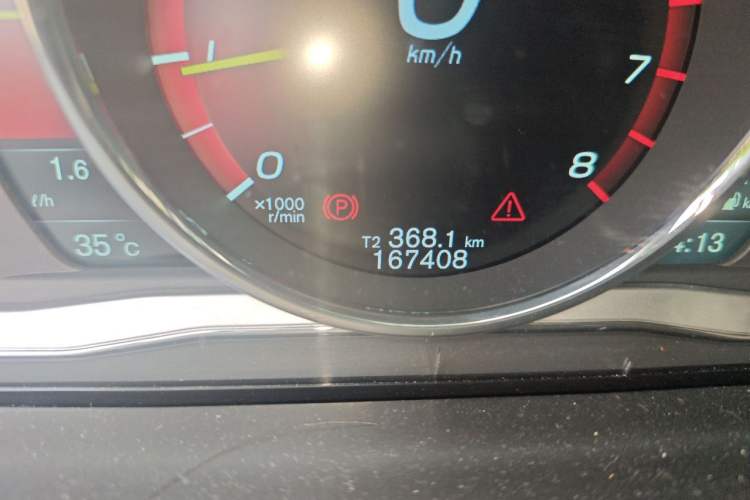 Used Volvo V60 2014 Restyled T5 Zhiya Edition Odometer Close Up