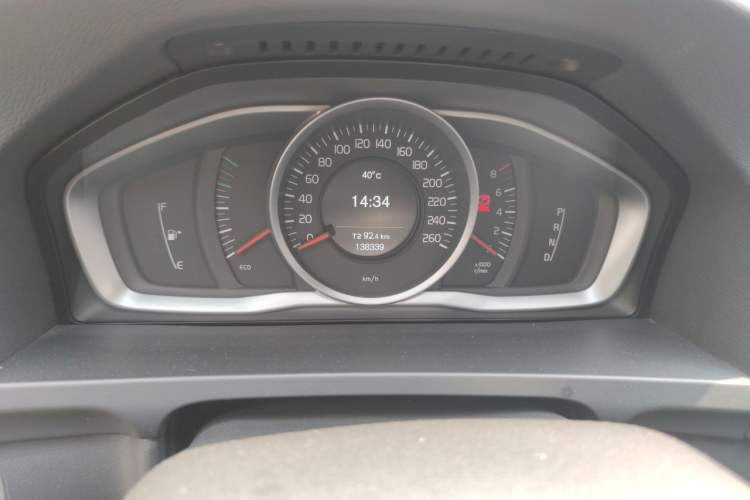 Used Volvo V60 2014 T5 Zhiyi Edition Odometer Close Up