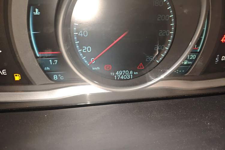 Used Volvo V60 2014 T5 Zhiya Edition Odometer Close Up