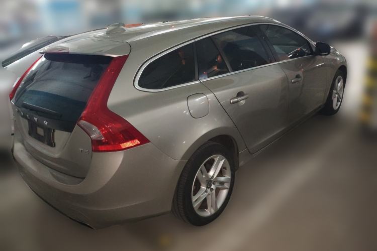 Used Volvo V60 2014 T5 Zhiya Edition Rear Right 45 Deg