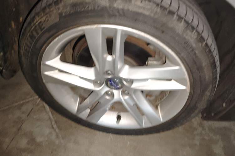 Used Volvo V60 2014 T5 Zhiya Edition Right Front Wheel Hub