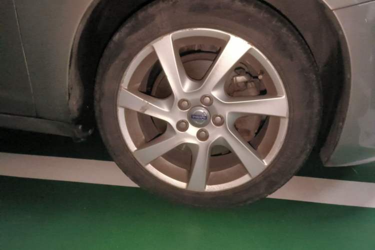 Used Volvo V60 2014 T5 Zhiyi Edition Right Front Wheel Hub