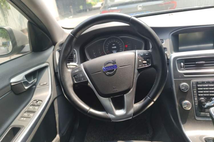 Used Volvo V60 2014 T5 Zhiyi Edition Steering Wheel