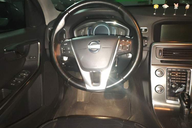 Used Volvo V60 2014 T5 Zhiya Edition Steering Wheel