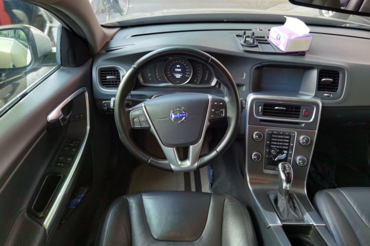Used Volvo V60 2014 T5 Zhiyi Edition Steering Wheel