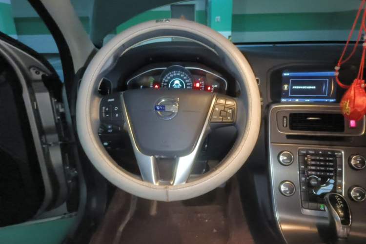 Used Volvo V60 2014 T5 Zhiyi Edition Steering Wheel