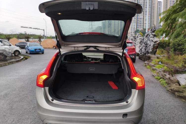 Used Volvo V60 2014 T5 Zhiya Edition Trunk