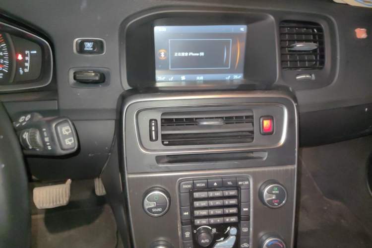 Used Volvo V60 2014 T5 Zhiyi Edition Audio And AC Panel