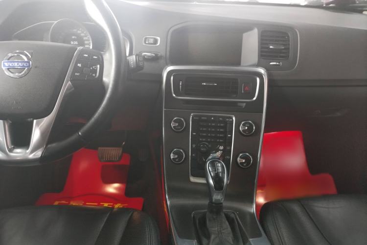 Used Volvo V60 2014 T5 Zhiyi Edition Audio And AC Panel