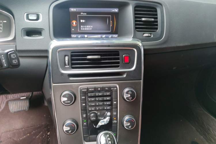 Used Volvo V60 2014 T5 Zhiya Edition Audio And AC Panel