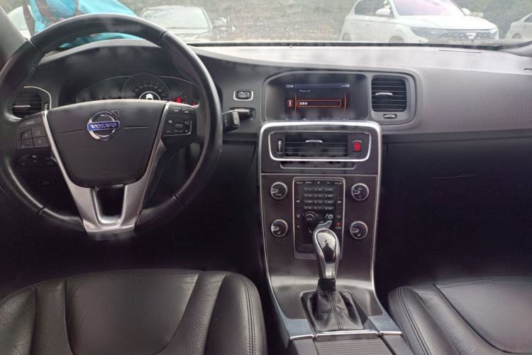 Used Volvo V60 2014 T5 Zhiyi Edition Center Console