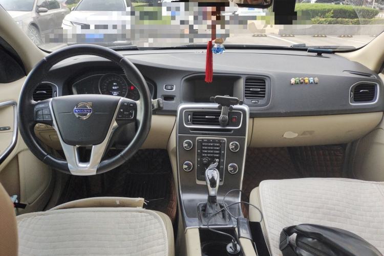 Used Volvo V60 2014 T5 Zhiyi Edition Center Console
