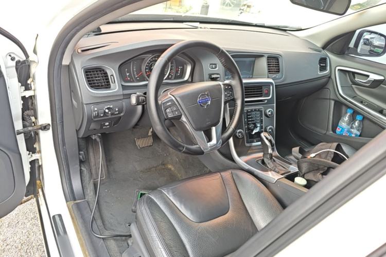 Used Volvo V60 2014 T5 Zhiyi Edition Center Console