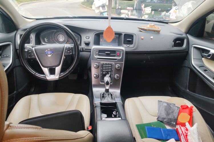 Used Volvo V60 2014 T5 Zhiyi Edition Center Console