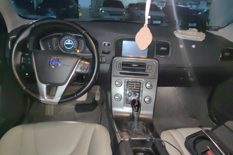Used Volvo V60 2014 T5 Zhiyi Edition Center Console