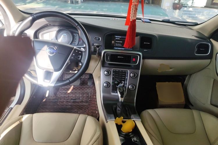 Used Volvo V60 2014 Restyled T5 Zhiya Edition Center Console