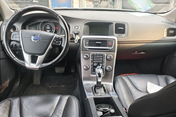 Used Volvo V60 2014 T5 Zhiyi Edition Center Console