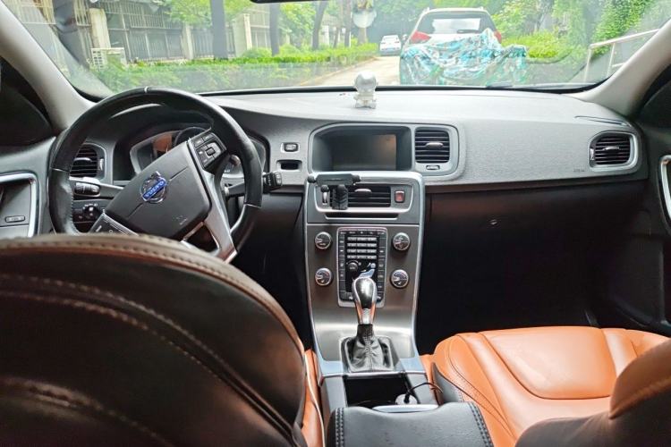 Used Volvo V60 2014 Restyled T5 Zhiya Edition Center Console