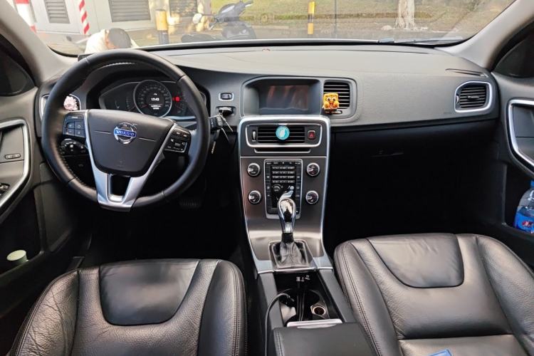 Used Volvo V60 2014 T5 Zhiyi Edition Center Console