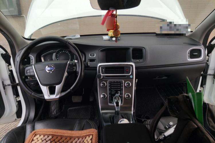 Used Volvo V60 2014 Restyled T5 Zhiya Edition Center Console