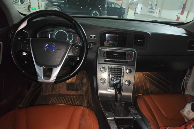 Used Volvo V60 2014 T5 Zhiya Edition Center Console