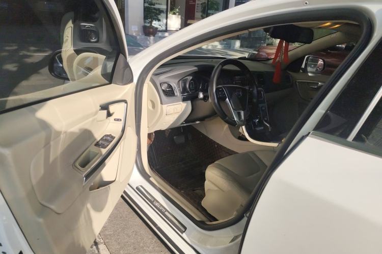 Used Volvo V60 2014 Restyled T5 Zhiya Edition Driver Seat