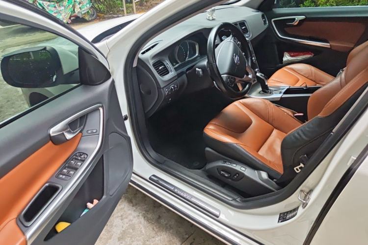 Used Volvo V60 2014 Restyled T5 Zhiya Edition Driver Seat