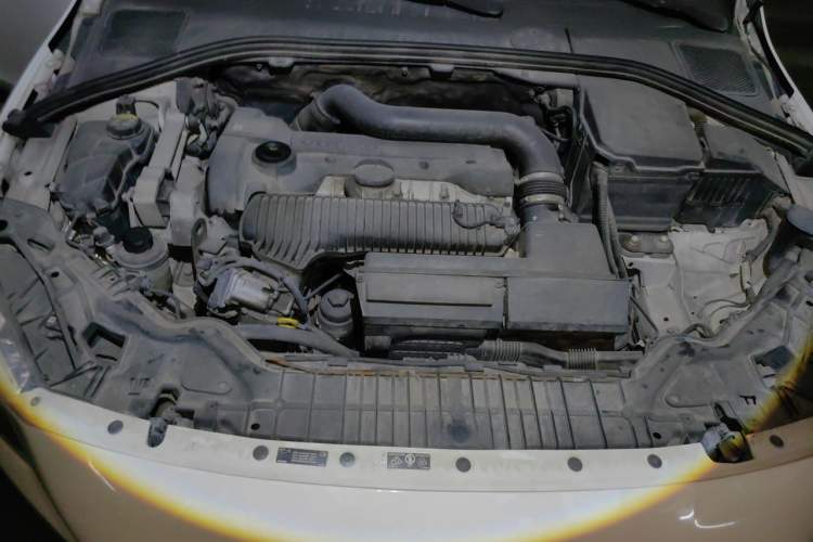 Used Volvo V60 2014 T5 Zhiyi Edition Engine Bay