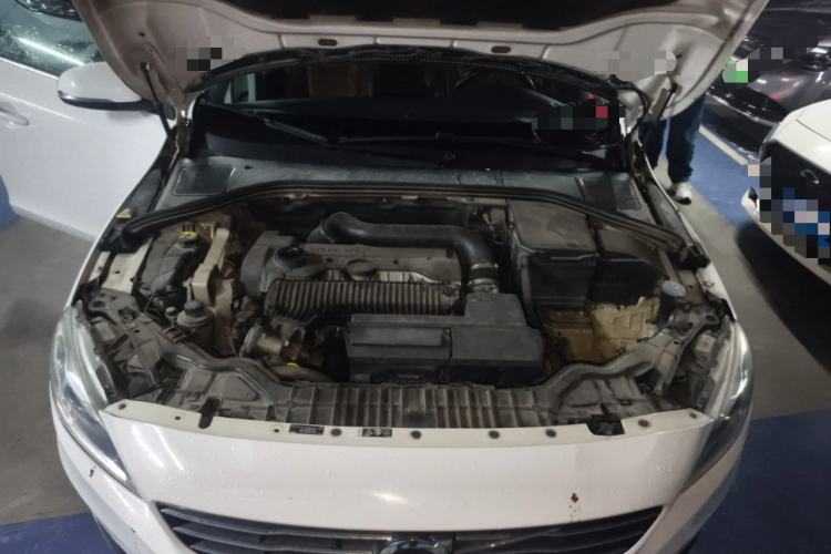 Used Volvo V60 2014 T5 Zhiya Edition Engine Bay