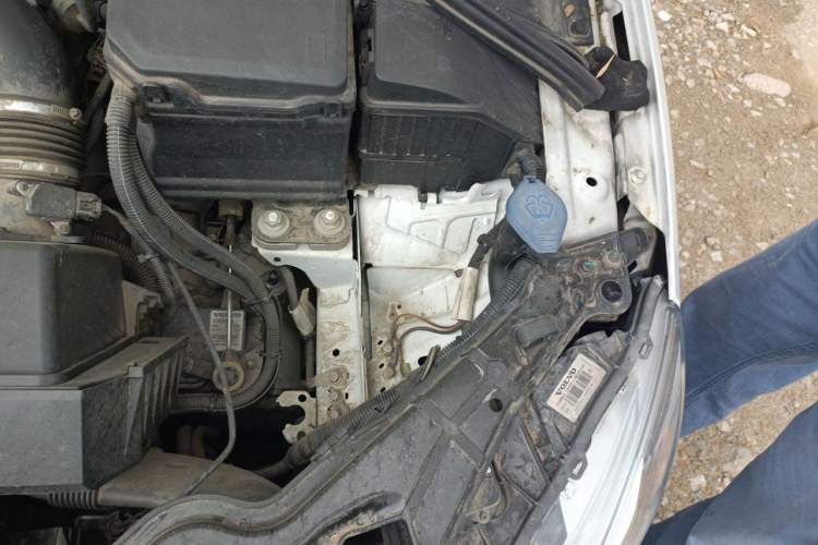 Used Volvo V60 2014 T5 Zhiyi Edition Engine Bay Left