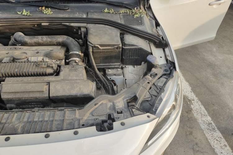 Used Volvo V60 2014 T5 Zhiyi Edition Engine Bay Left