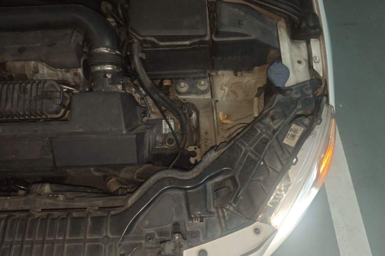 Used Volvo V60 2014 T5 Zhiya Edition Engine Bay Left