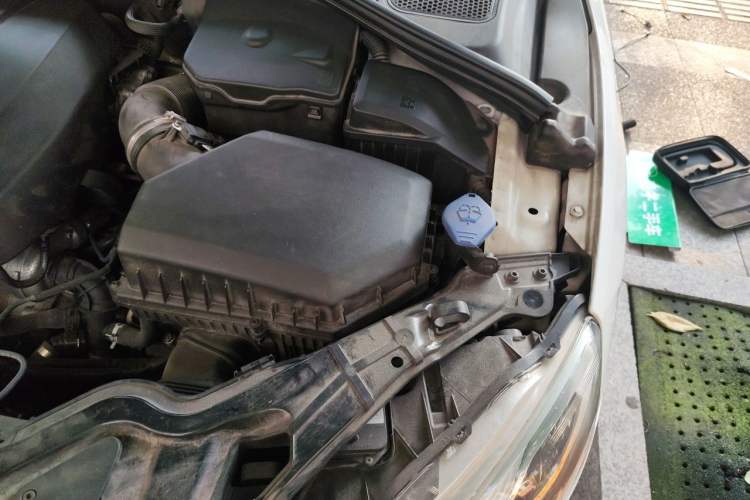 Used Volvo V60 2014 Restyled T5 Zhiya Edition Engine Bay Left