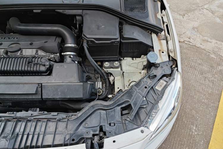 Used Volvo V60 2014 T5 Zhiyi Edition Engine Bay Left
