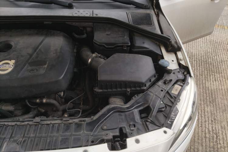 Used Volvo V60 2014 Restyled T5 Zhiya Edition Engine Bay Left