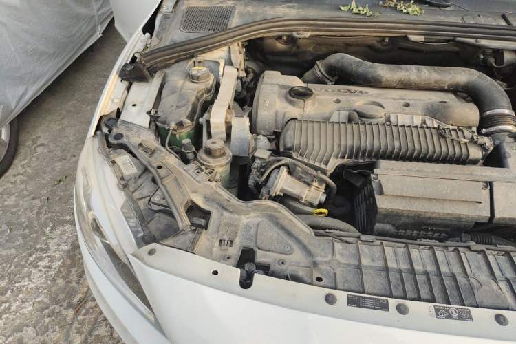 Used Volvo V60 2014 T5 Zhiyi Edition Engine Bay Right