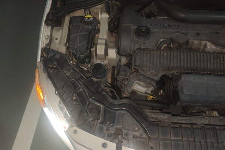 Used Volvo V60 2014 T5 Zhiya Edition Engine Bay Right