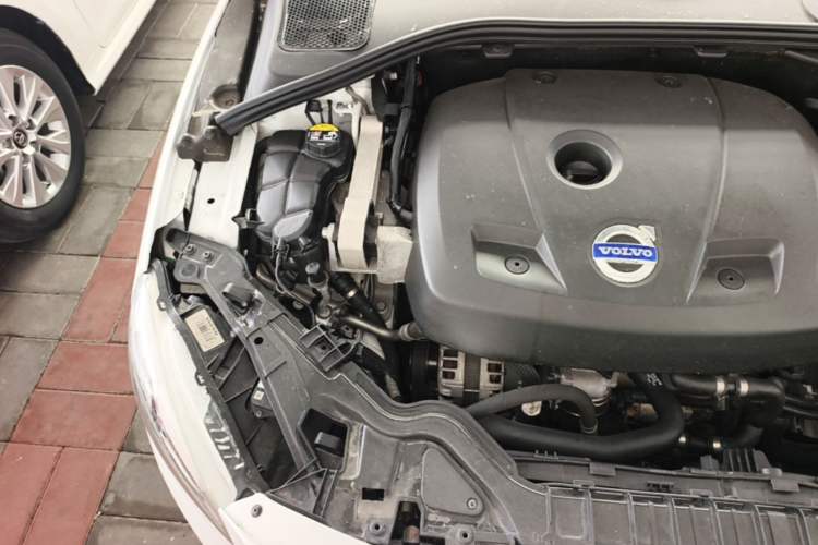 Used Volvo V60 2014 Restyled T5 Zhiya Edition Engine Bay Right