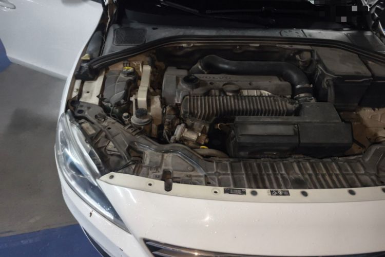 Used Volvo V60 2014 T5 Zhiya Edition Engine Bay Right