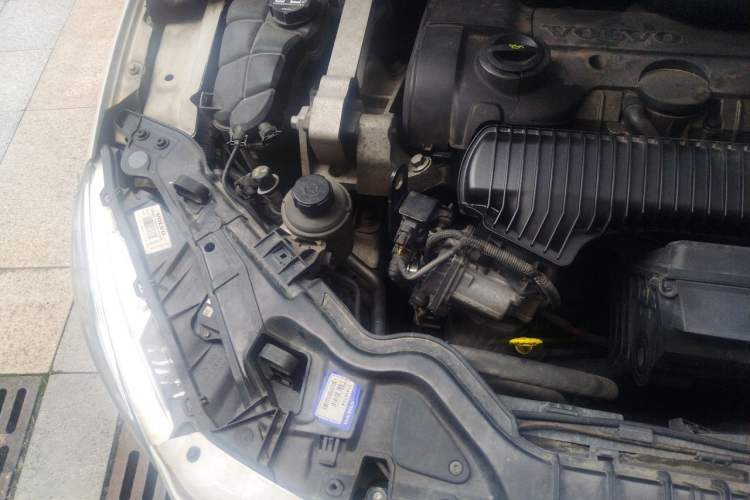 Used Volvo V60 2014 T5 Zhiya Edition Engine Bay Right