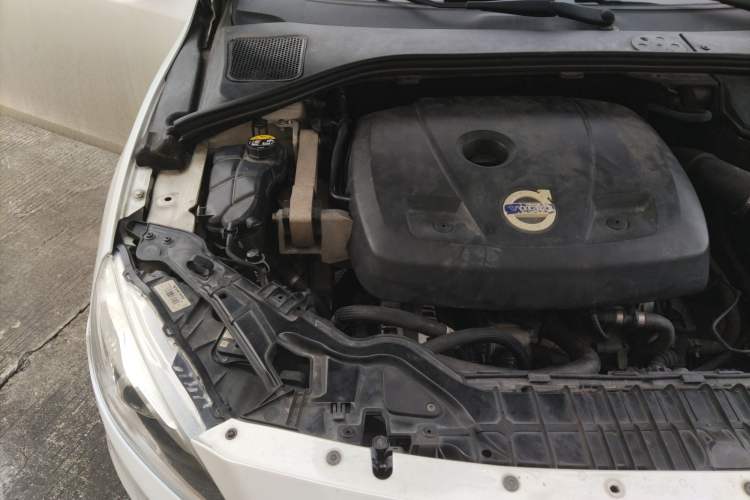 Used Volvo V60 2014 Restyled T5 Zhiya Edition Engine Bay Right