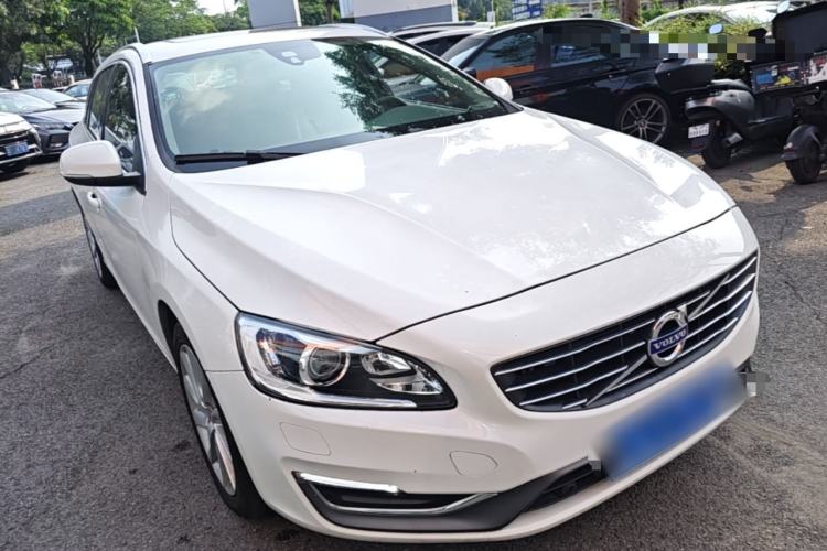 Used Volvo V60 2014 T5 Zhiyi Edition Front Right 45 Deg