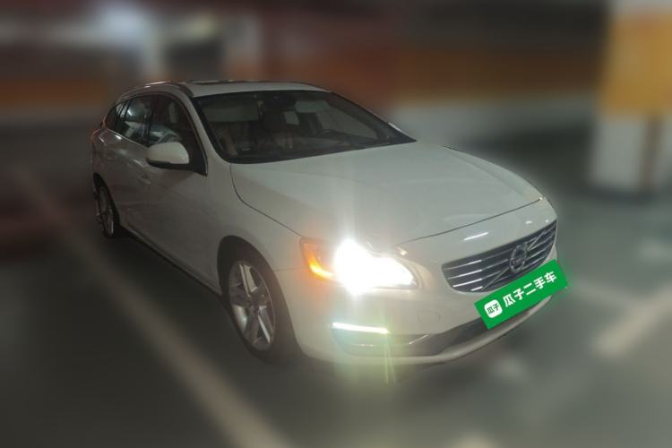 Used Volvo V60 2014 T5 Zhiya Edition Front Right 45 Deg