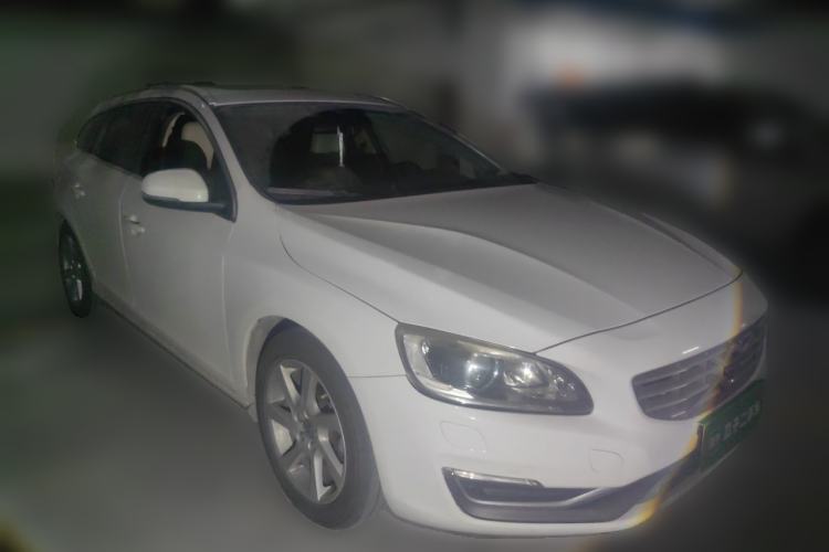 Used Volvo V60 2014 T5 Zhiyi Edition Front Right 45 Deg
